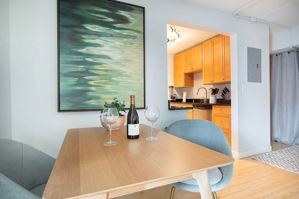 2 bed, 1.5 bath, 836 sqft, $4,150 — Photo 4