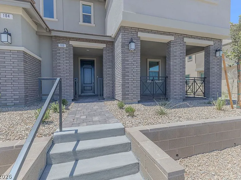 100 Hornbeck Ln — Photo 1