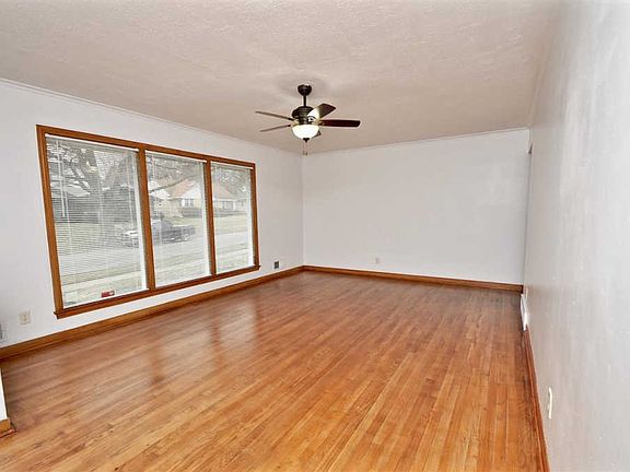3rd image of 404 Hunter Ave