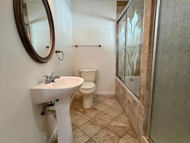 22206 Del Valle St — Photo 24