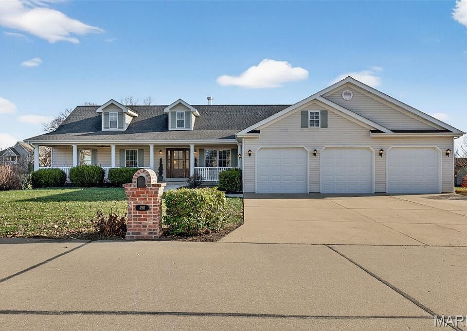 1st image of 490 Oak Field Ct