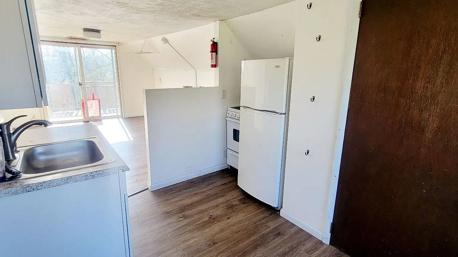 912 Naomi St — Photo 4