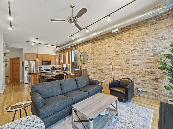 5th image of 1925 W Division St #1