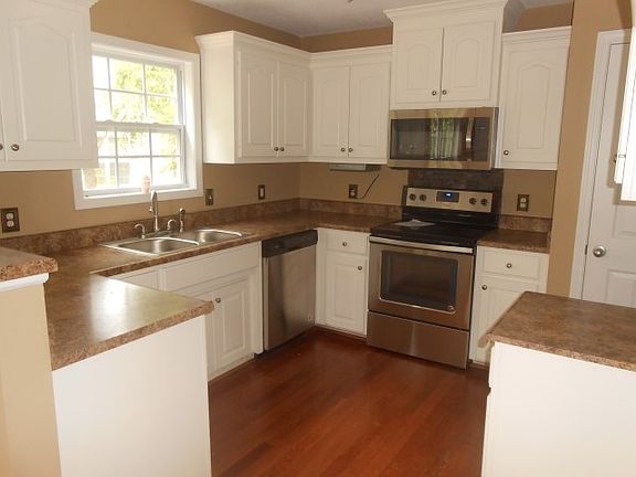 3rd image of 412 White Horse Ct