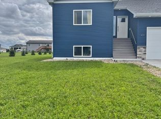 409 7th Ave SW, Surrey, ND 58785