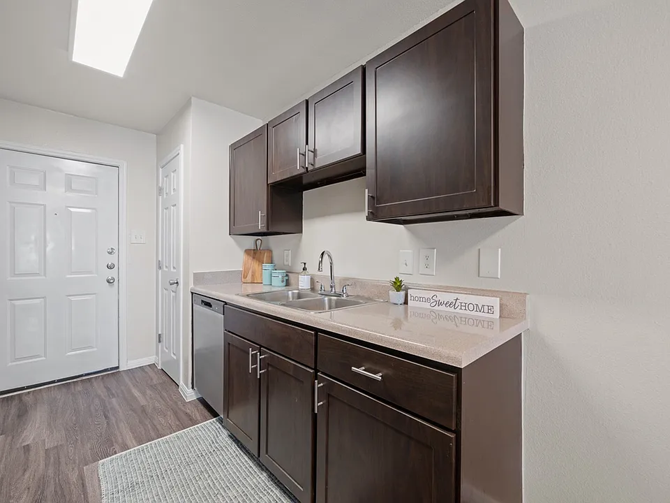 Leah Avenue Student Townhomes