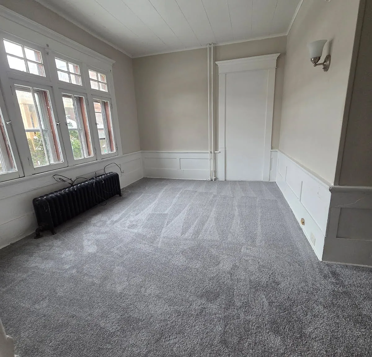373 Elmwood - 3 — Photo 2