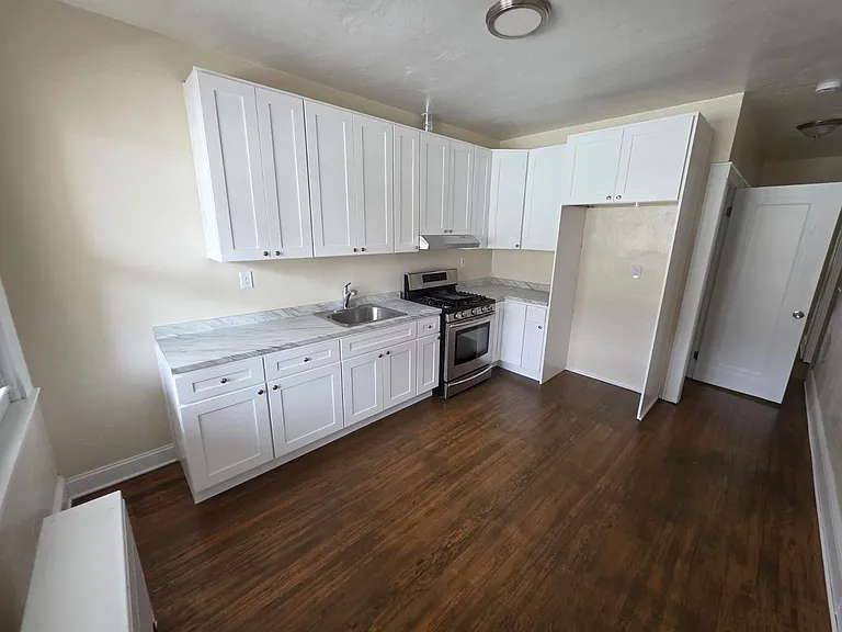 111 Lewis St #2 — Photo 2
