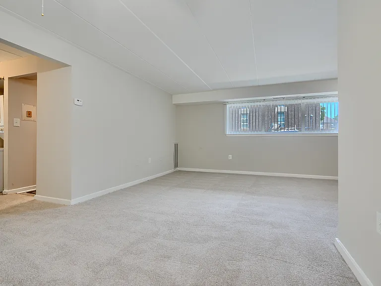 Westchester West Apartments — Photo 27