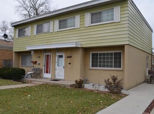 8916 Gross Point Rd, Skokie, IL 60077