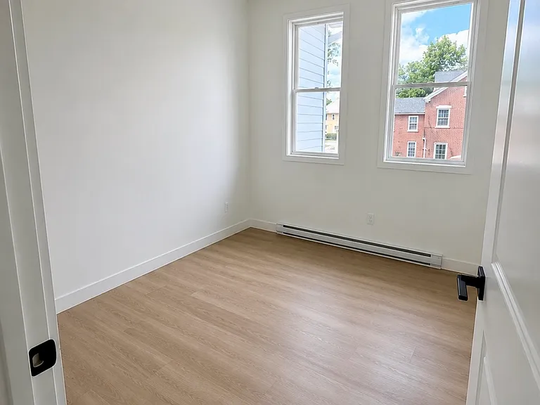 46 N Hamilton St #5 — Photo 9