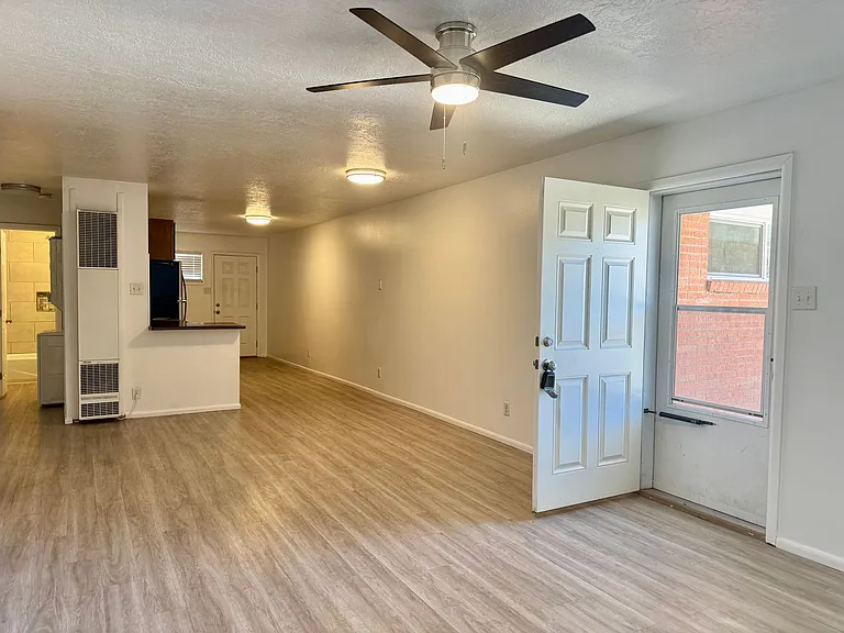 9408 Candelaria Rd NE — Photo 3