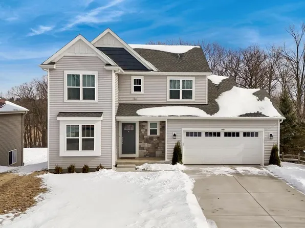 642 Yellowstone DRIVE, Hartford, WI 53027