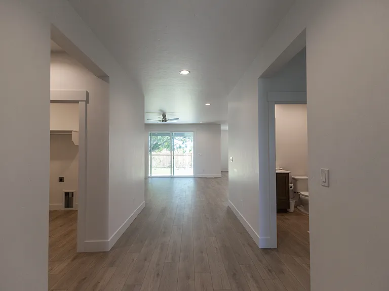 8933 W Tamworth Dr — Photo 5