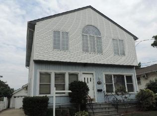 145 Davison Ave, Lynbrook, NY 11563