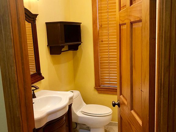 2nd Floor Full Bath