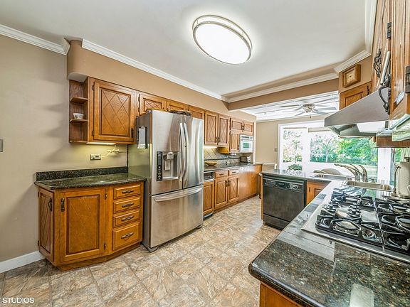 4th image of 6N383 Garden Ave