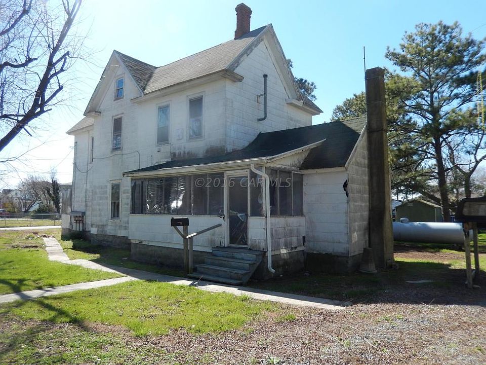 2nd image of 118 Maple St