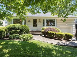 3 Ellis Dr, Syosset, NY 11791
