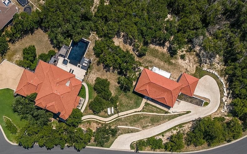 1st image of 405 Barrett Ln
