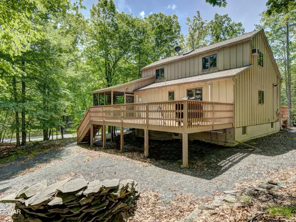 101 Overlook Ct, Lackawaxen, PA 18435