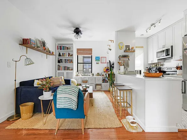 21-15 33rd St APT 5H, Astoria, NY 11105
