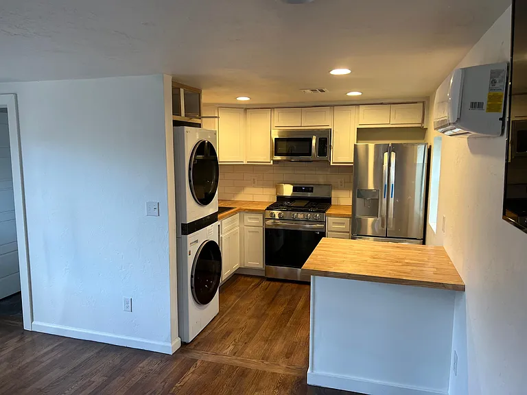 2015 NW 18th St #1/2 — Photo 5