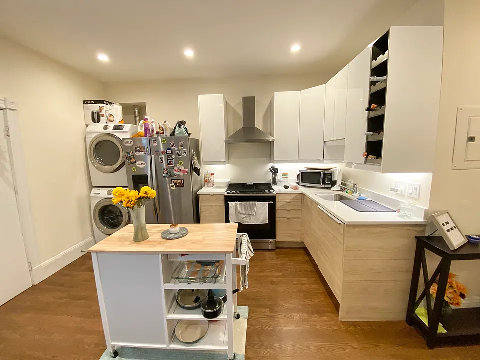 106 Buttonwood St #2L