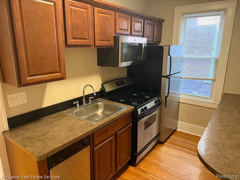 2 bed, 900 sqft, $1,250 — Photo 3