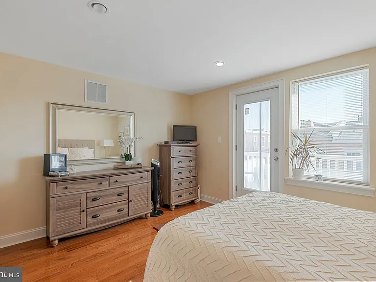 714 S Hicks St — Photo 17