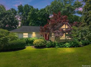 591 Woodway Ct, Bloomfield Hills, MI 48302