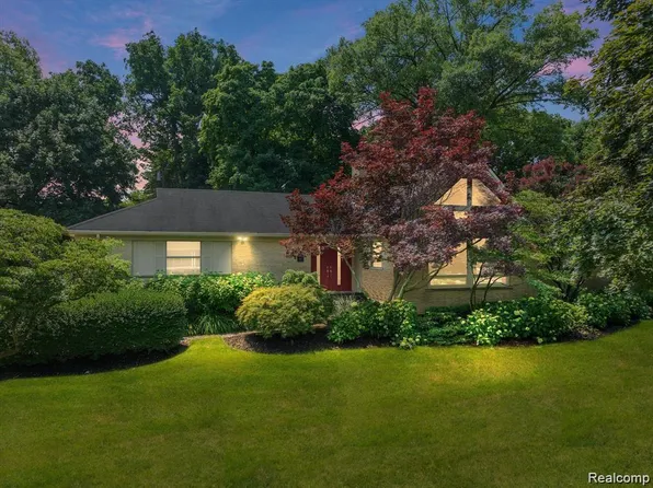 591 Woodway Ct, Bloomfield Hills, MI 48302