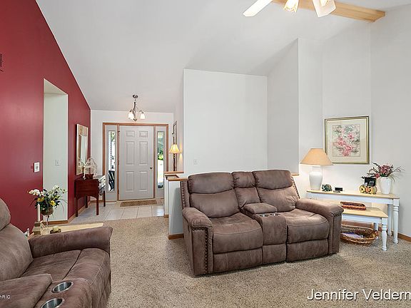 4th image of 2231 Christine Ct SE