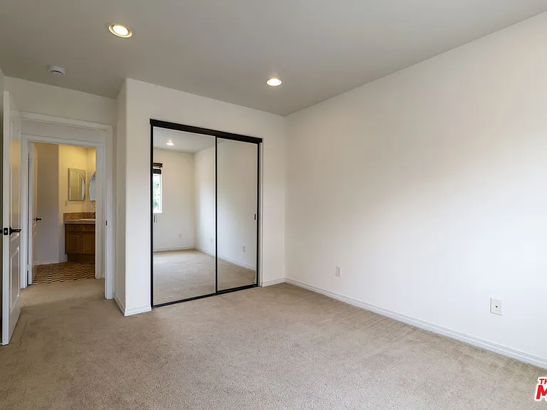 14321 Hortense St — Photo 34