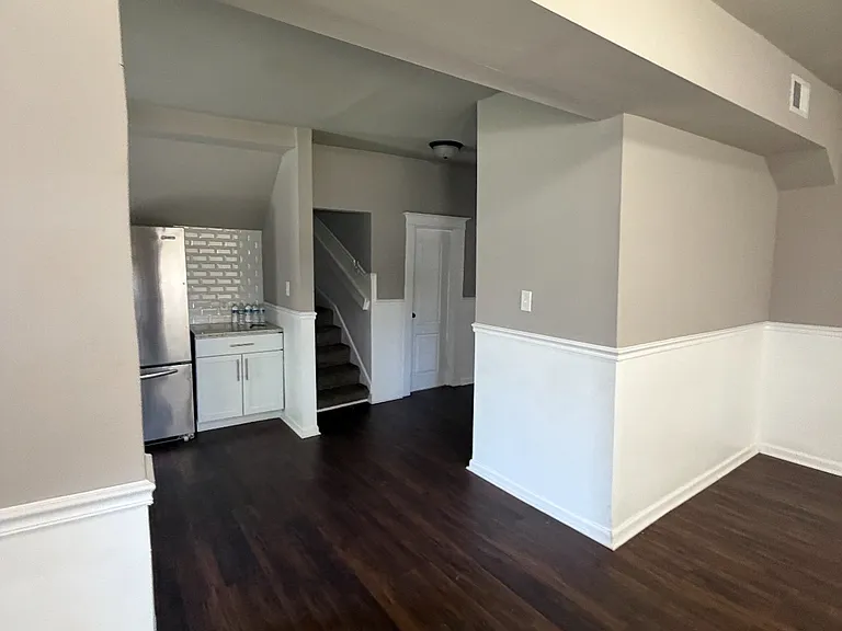 9446 S Wabash Ave — Photo 3