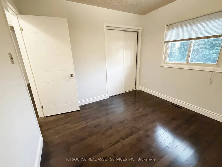 7176 Harding Cres — Photo 16