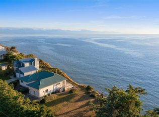 2377 W Beach Rd, Oak Harbor, WA 98277