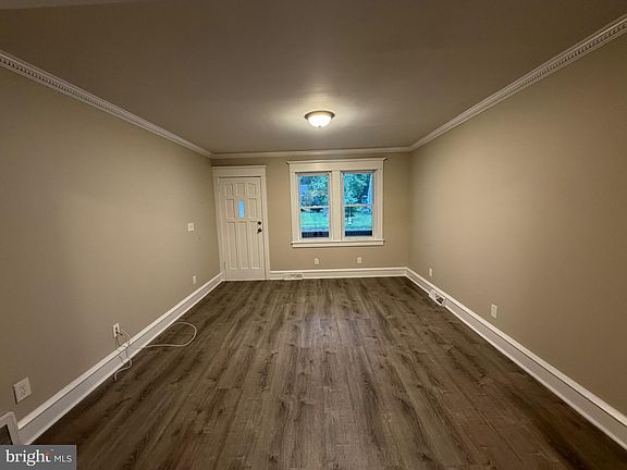3rd image of 704 N Lenola Rd