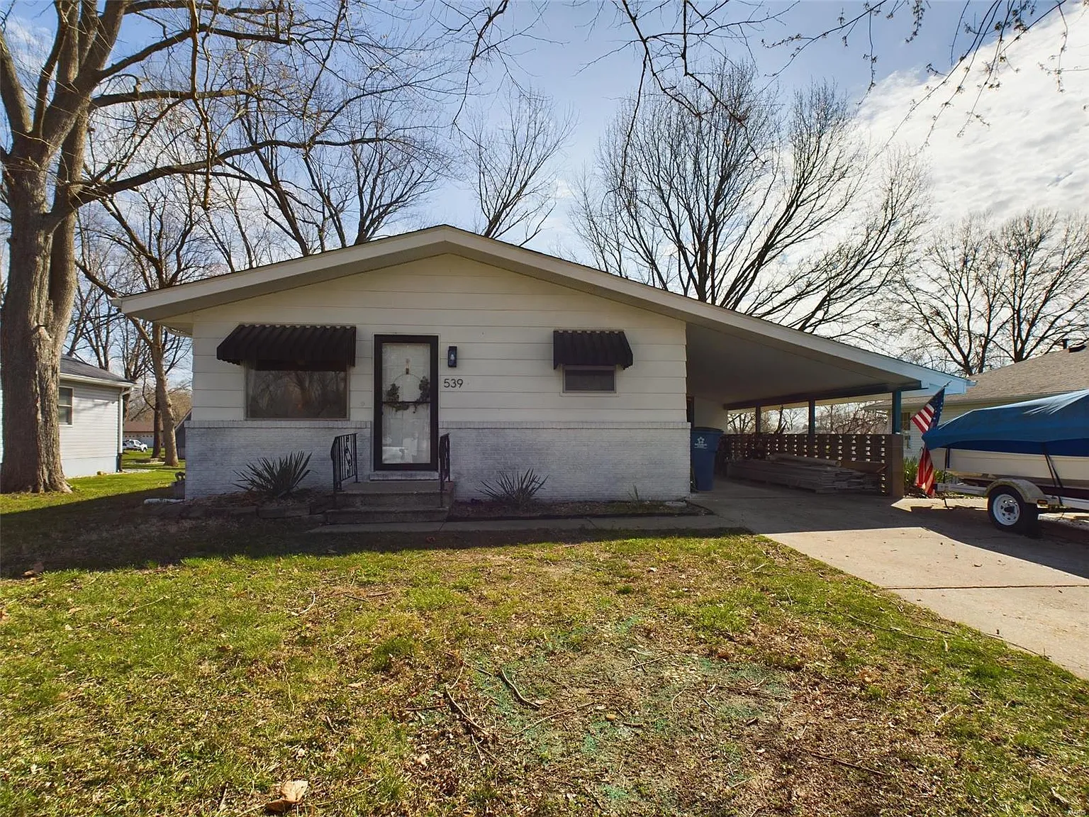 539 Overlook Dr photo 1