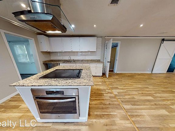 4th image of 1374 Agnes St Unit A