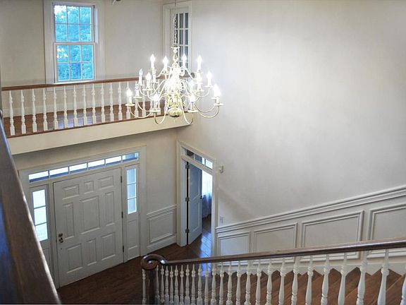 4th image of 916 Westmoreland Blvd