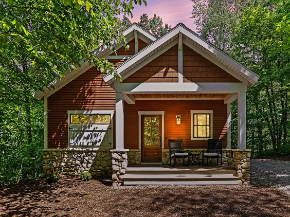 3411 Lake Chapin Dr, Berrien Springs, MI 49103