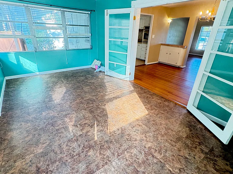 3243 N Orange Ave — Photo 8