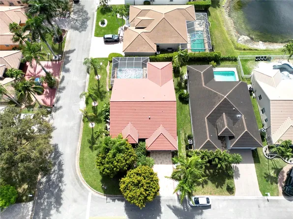 5872 NW 73rd Ct, Pompano Beach, FL 33067
