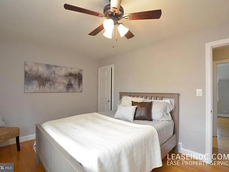 704 Devon Pl — Photo 22