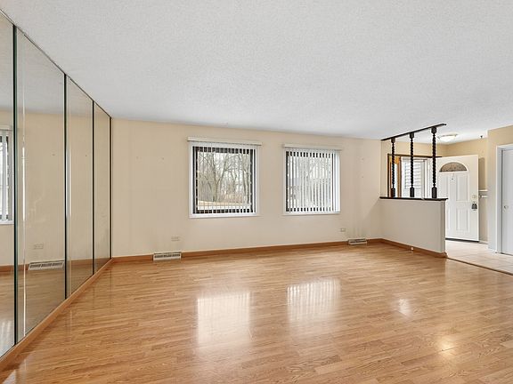 3rd image of 4921 Lakeshore Dr