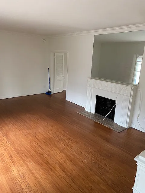 615 Midvale Ave — Photo 2