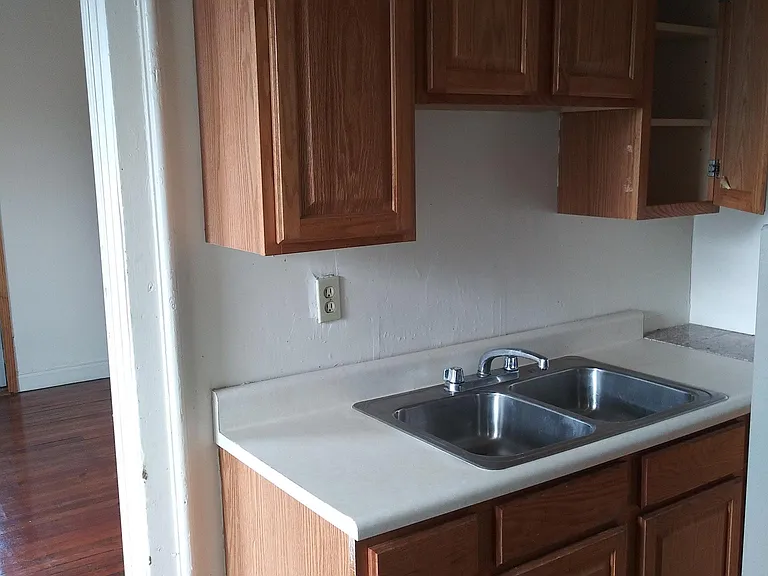 2305 Kenton St — Photo 14