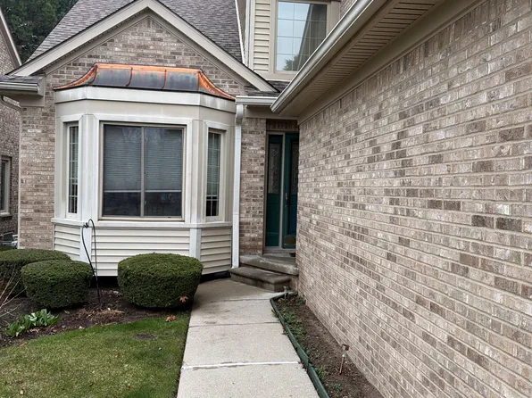 45300 Stonehedge Dr, Plymouth, MI 48170