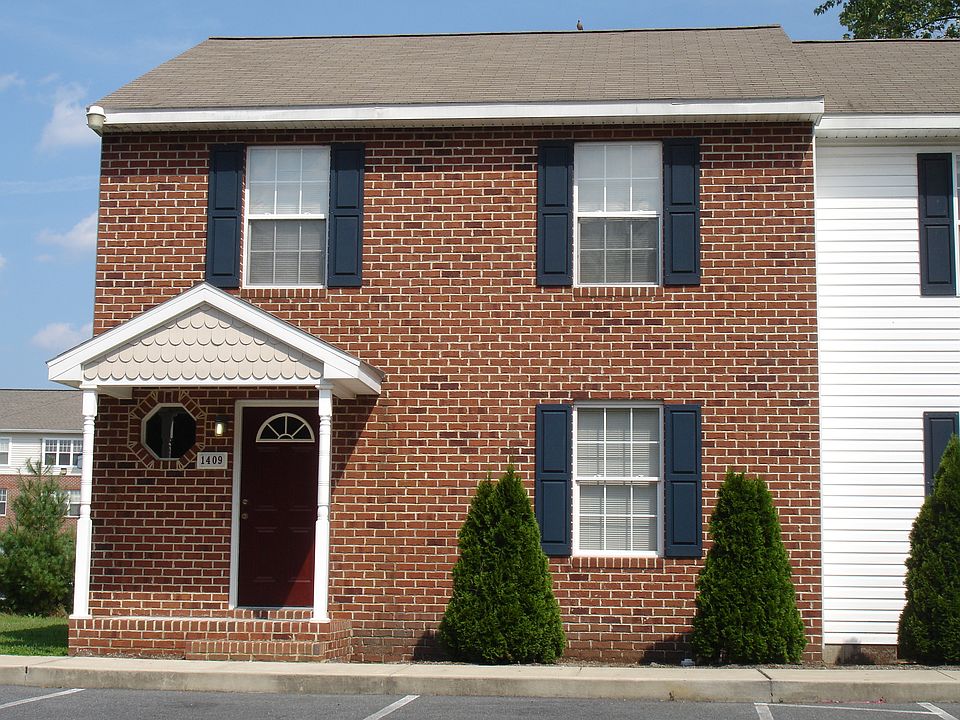 1st image of 1409 Varsity Ln